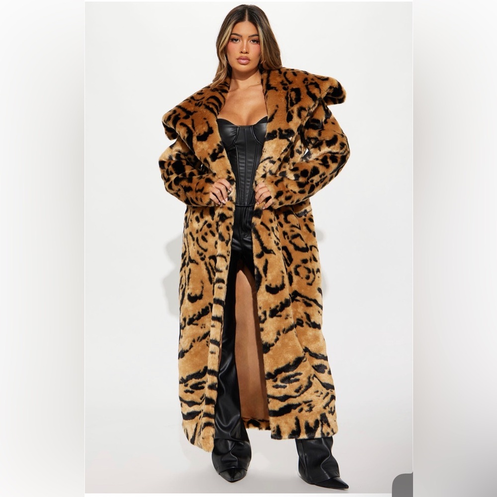 NWT Fashion Nova Glam Life Faux Fur Coat
1X - Picture 2 of 15
